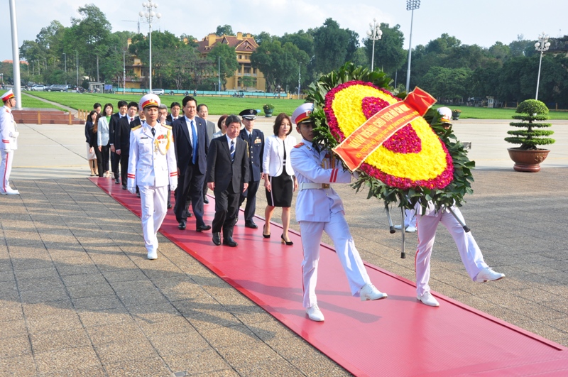 bo truong ngoai giao nhat ban 1