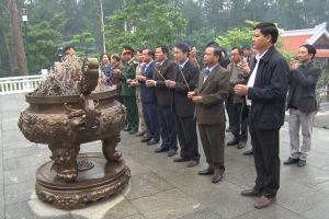 Huyện ủy Ba Vì tổ chức dâng hương tưởng niệm Bác tại Khu Di tích K9